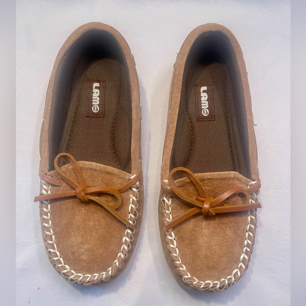 Lam Moccasin Loafer Shoes Tan - Women’s SZ 5
Comfortable Slip-on Suede NWOT